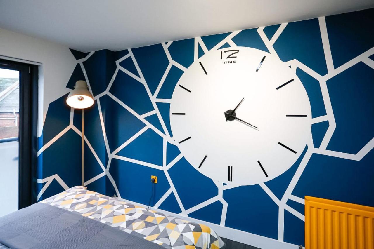 Funky City Apartment - Secure Parking - Wifi - Sleeps 6 - No Parties Belfast Eksteriør billede