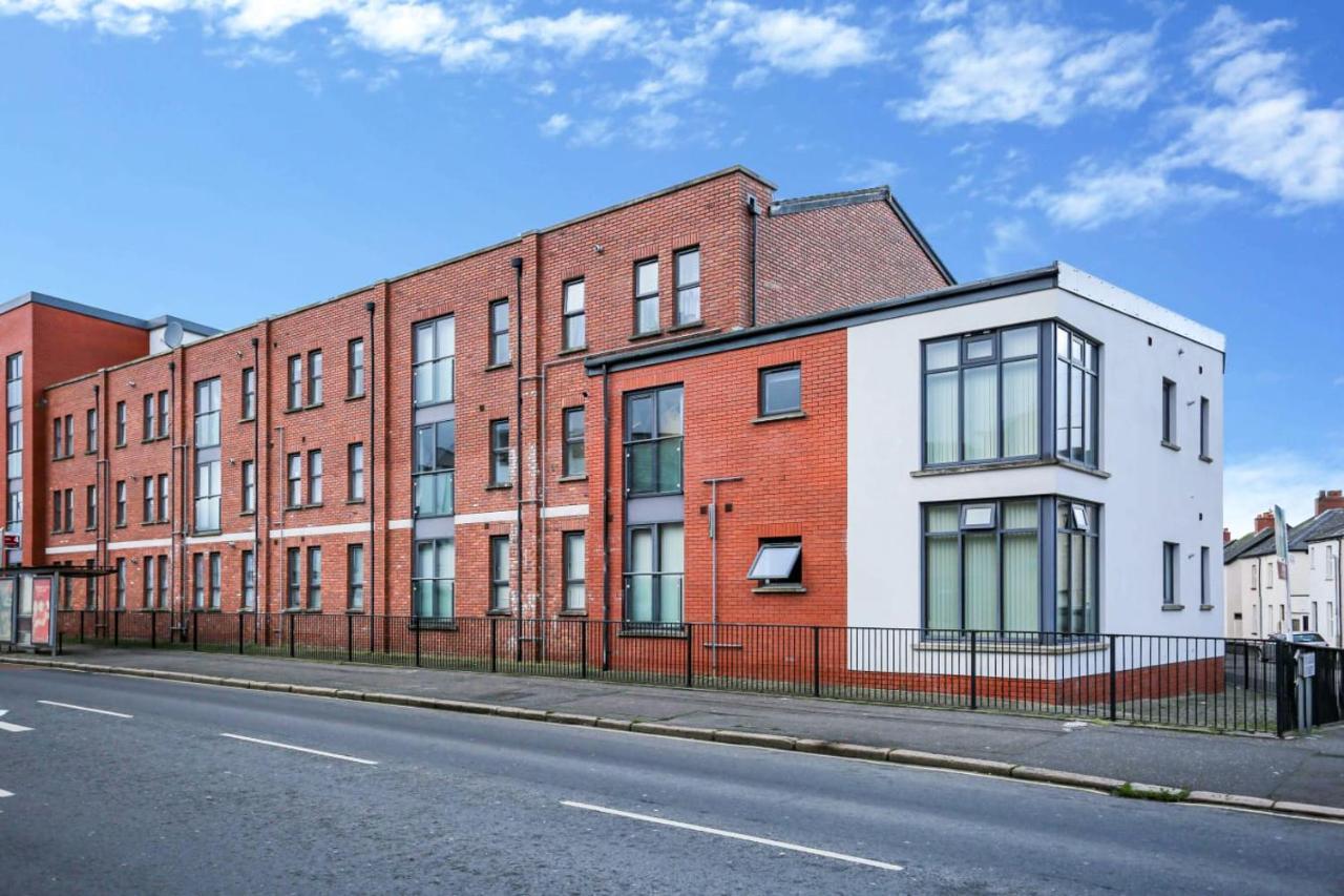 Funky City Apartment - Secure Parking - Wifi - Sleeps 6 - No Parties Belfast Eksteriør billede