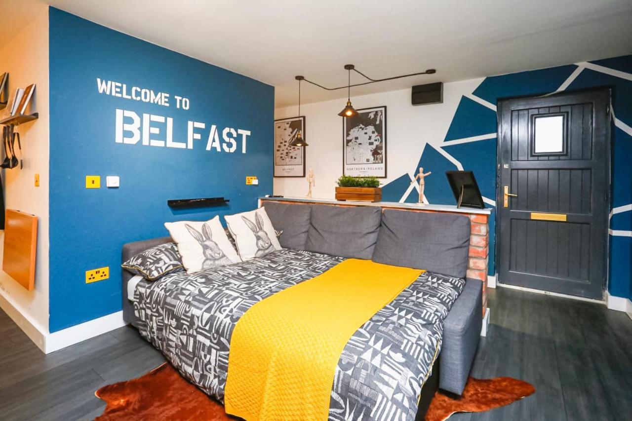 Funky City Apartment - Secure Parking - Wifi - Sleeps 6 - No Parties Belfast Eksteriør billede