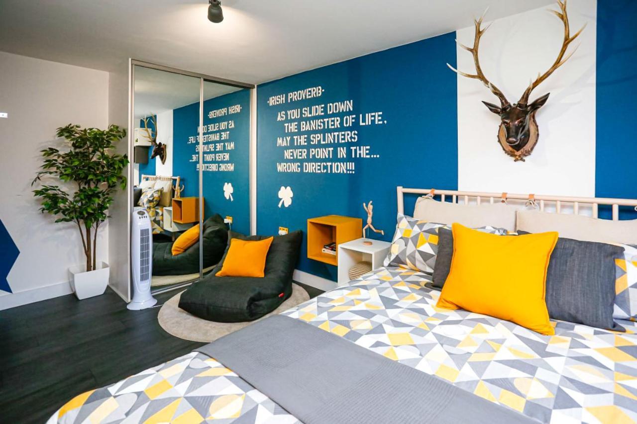 Funky City Apartment - Secure Parking - Wifi - Sleeps 6 - No Parties Belfast Eksteriør billede