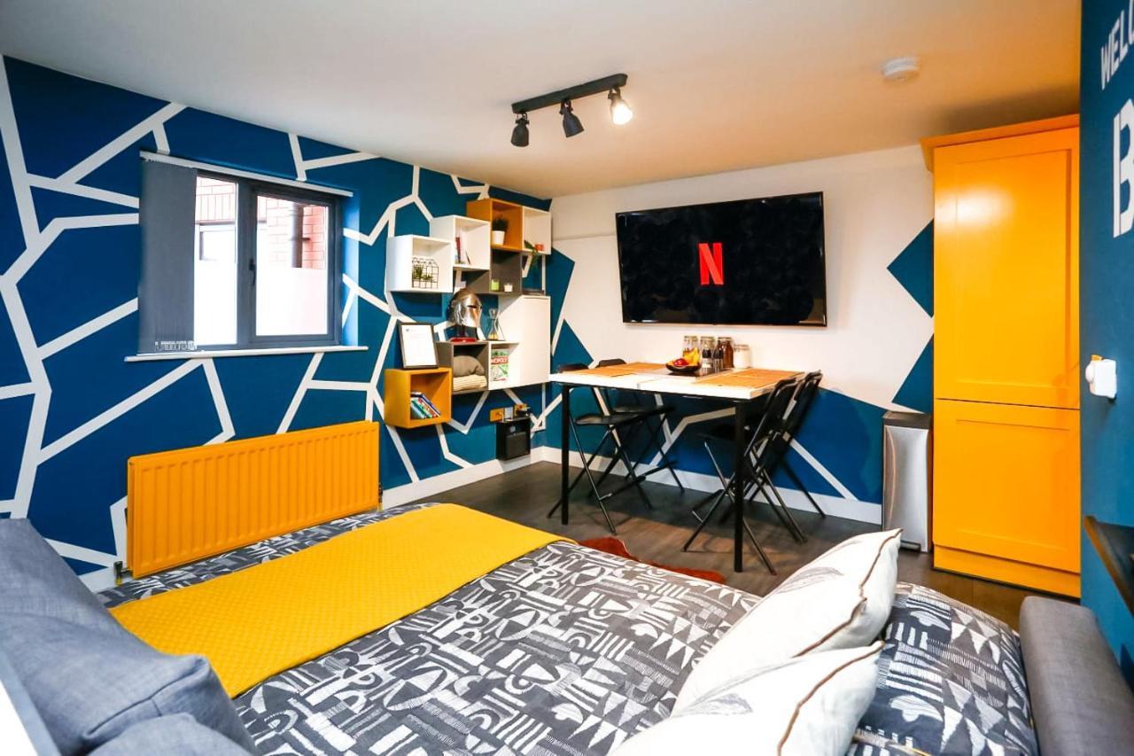 Funky City Apartment - Secure Parking - Wifi - Sleeps 6 - No Parties Belfast Eksteriør billede
