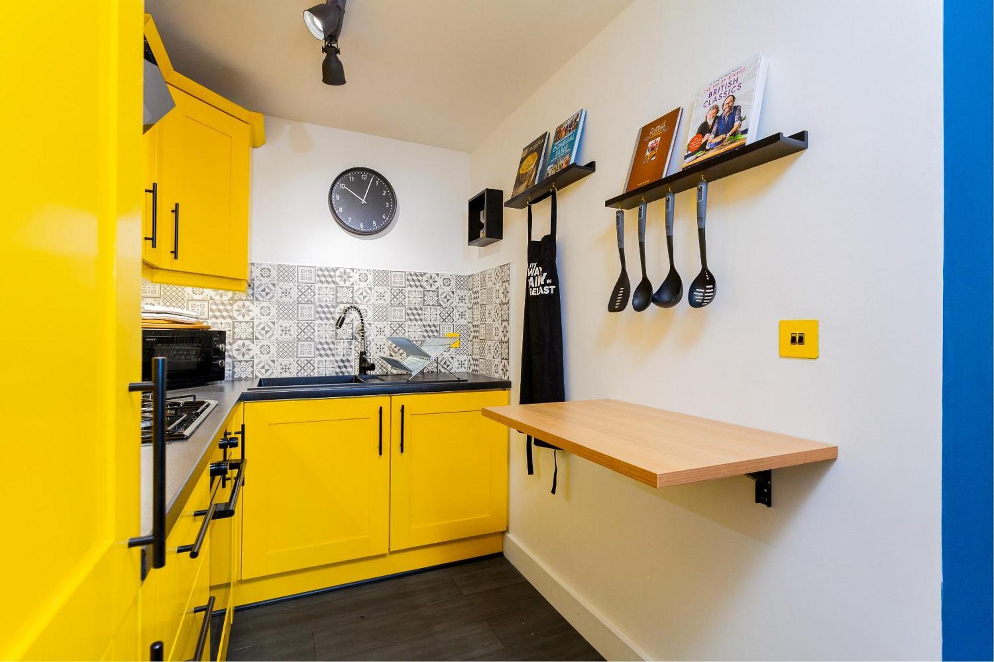Funky City Apartment - Secure Parking - Wifi - Sleeps 6 - No Parties Belfast Eksteriør billede