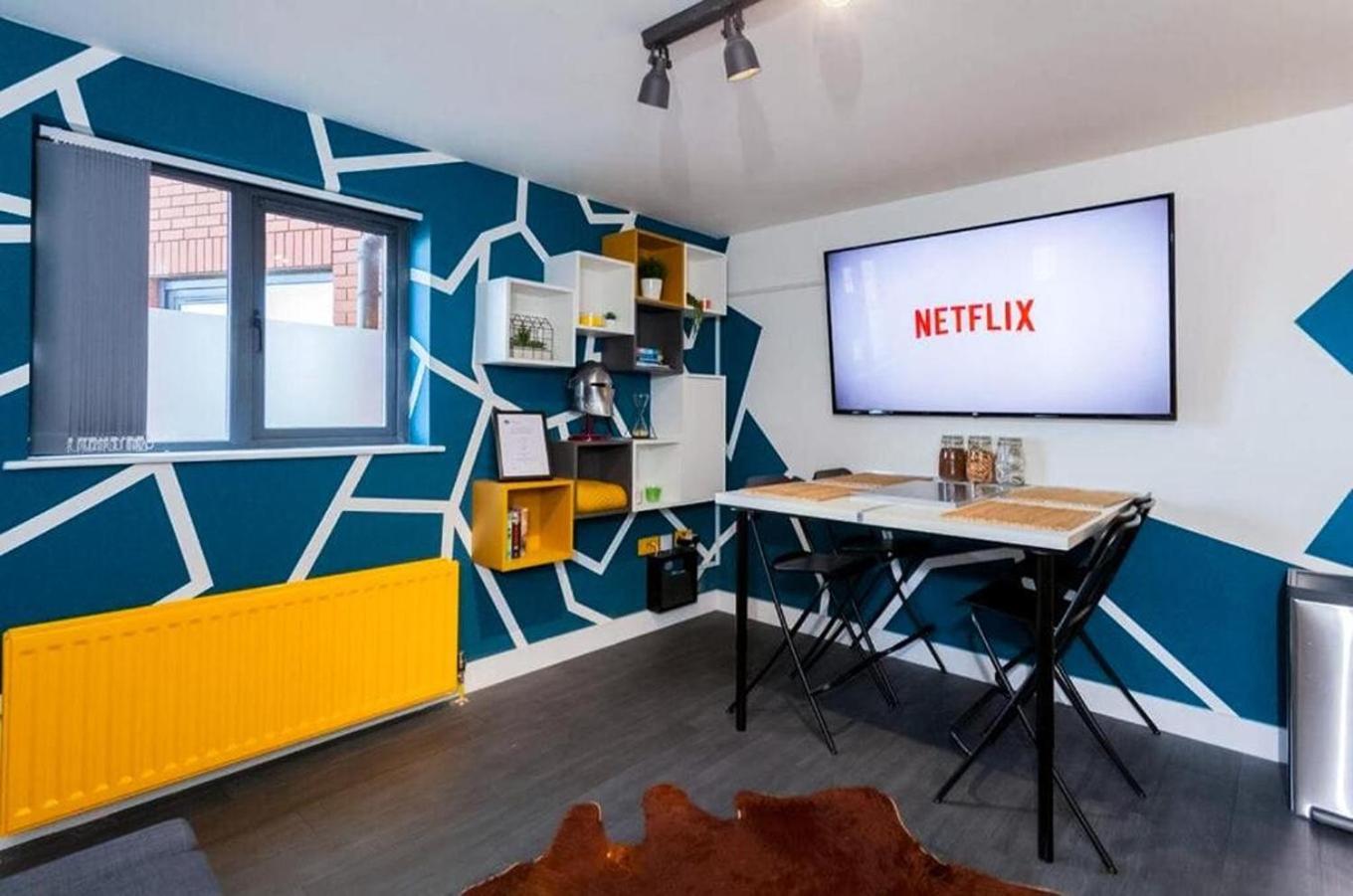 Funky City Apartment - Secure Parking - Wifi - Sleeps 6 - No Parties Belfast Eksteriør billede